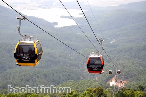 Đi cáp treo lên Hương Tích tự vãn chùa, ngắm cảnh Đi cáp treo lên Hương Tích tự vãn chùa, ngắm cảnh
