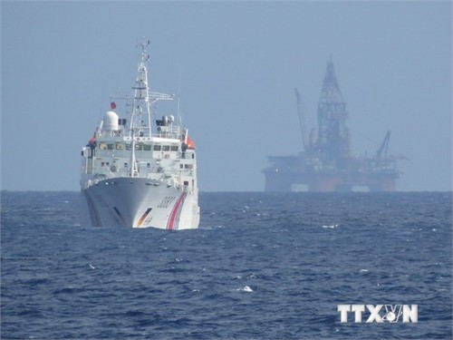 Đông đảo bạn bè quốc tế rất quan tâm đến việc Trung Quốc hạ đặt trái phép giàn khoan trong vùng đặc quyền kinh tế, thềm lục địa của Việt Nam. (Ảnh: TTXVN)