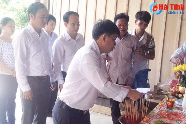 di tam rao mot hoc sinh lop 4 duoi nuoc tu vong