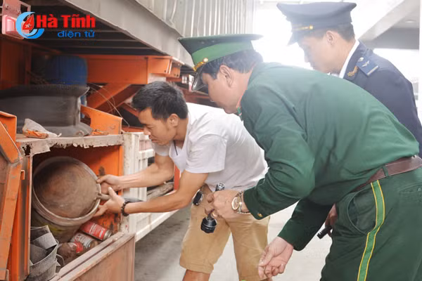 kim ngach xnk qua cua khau cau treo tang 70 so voi cung ky