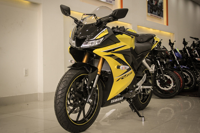 yamaha yzf r15 mau vang racing ve viet nam gia 78 trieu