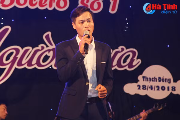 Hơn 2.000 người dân Hà Tĩnh tham gia đêm nhạc bolero “Hoa tím người xưa”