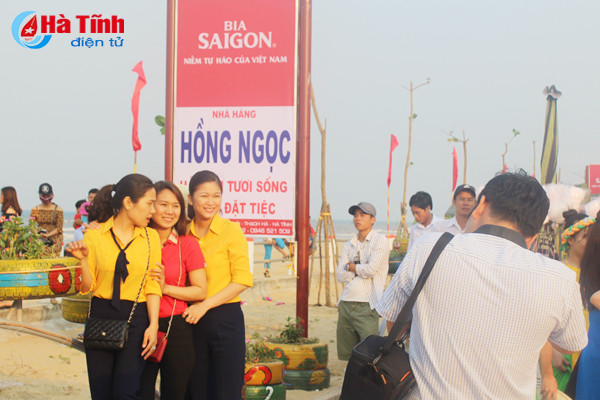 khai truong du lich bien thach hai