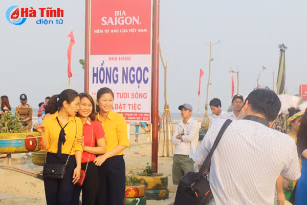 khai truong du lich bien thach hai