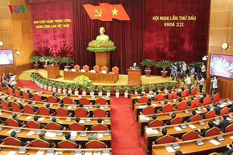 Đội ngũ cán bộ cấp chiến lược là đội ngũ giữ vai trò dẫn dắt sự phát triển của đất nước. (Trong ảnh: Hội nghị Trung ương 6, khóa XII) chuan bi de an trinh hoi nghi trung uong 7 bai ban than trong cong phu