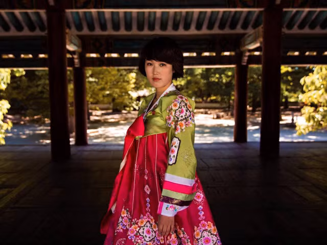 nu nhiep anh gia di khap the gioi de ghi lai ve dep cua nguoi phu nu