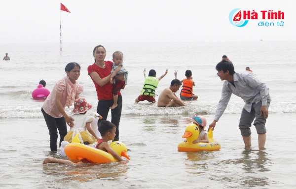 du khach den bien loc ha dong nhu hoi