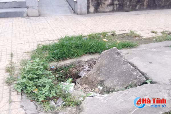 muong thoat nuoc bay nguoi di duong mat my quan do thi