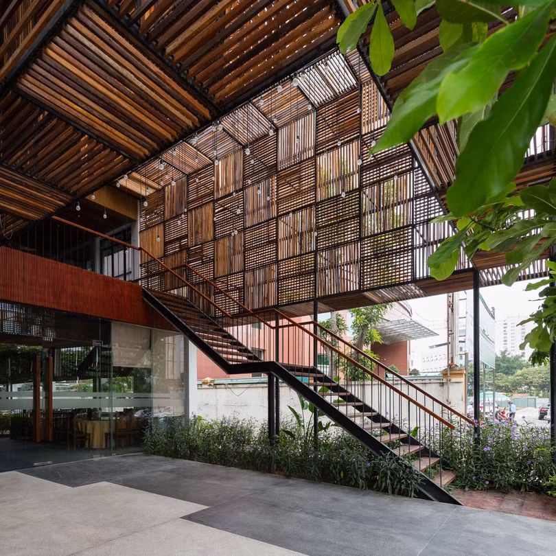 khach san o trung tam thanh vinh noi bat tren bao nuoc ngoai