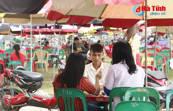 du khach den bien loc ha dong nhu hoi