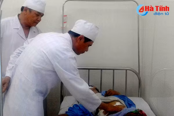 phau thuat cap cuu thanh cong benh nhan bi thung da day