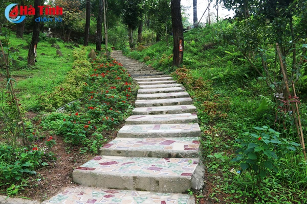 Photo: Độc đáo ngôi chùa nằm trong hang đá ở Hà Tĩnh