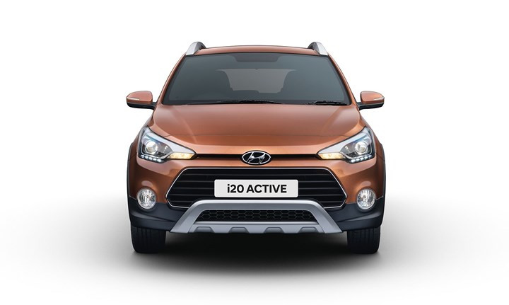 kham pha hyundai i20 active 2018 gia chi tu 238 trieu dong