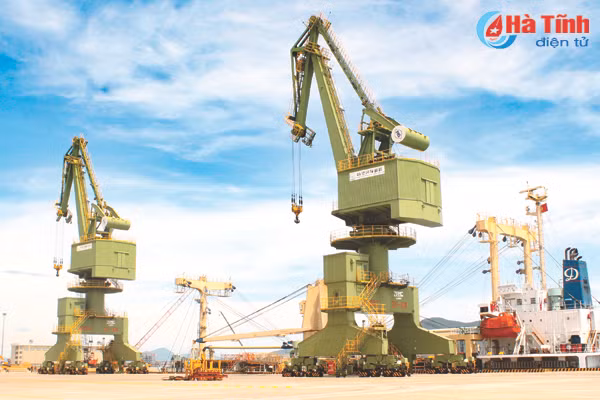 kinh te xa hoi ha tinh 4 thang tiep da tang truong