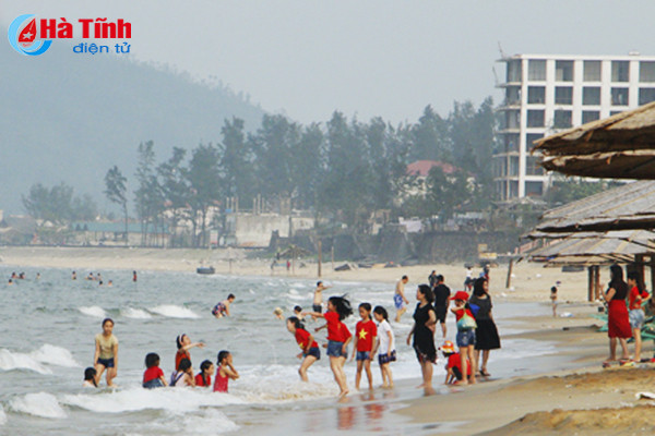 photo thien cam soi dong sau le khai truong du lich bien