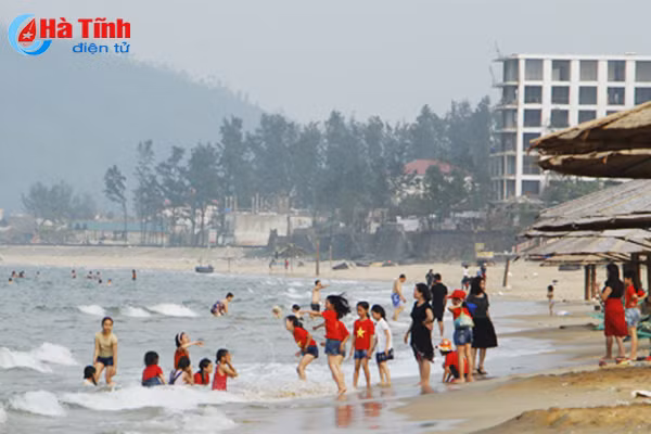 photo thien cam soi dong sau le khai truong du lich bien