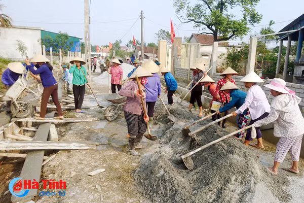 hien dat mo duong dai cong truong o thi tran cam xuyen
