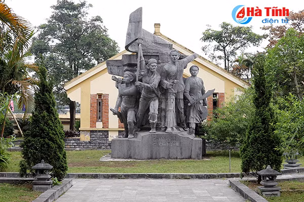 viet tiep truyen thong cach mang tren que huong cam hung