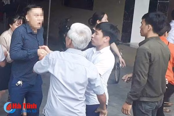 Video: “Hội thánh của đức chúa trời” vươn vòi bạch tuộc ở Hà Tĩnh