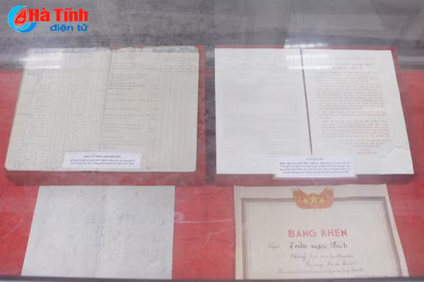 song lai ky uc hao hung cua quan dan ha tinh qua cac hien vat lich su