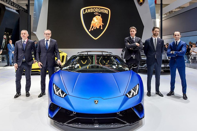 lamborghini huracan performante spyder lan dau ra mat chau a
