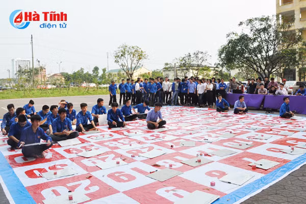 sinh vien truong cd cong nghe ha tinh rung chuong vang bao ve moi truong