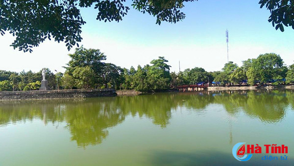 Video: Kinh hãi cảnh ô nhiễm hồ điều hòa đẹp nhất phố núi Hà Tĩnh