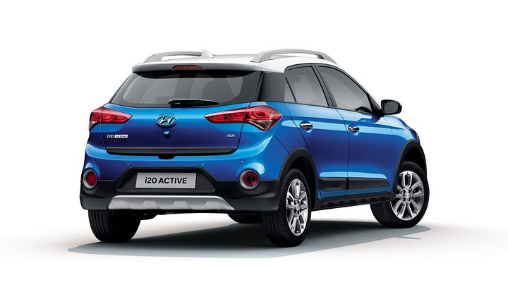 kham pha hyundai i20 active 2018 gia chi tu 238 trieu dong