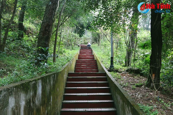 Photo: Độc đáo ngôi chùa nằm trong hang đá ở Hà Tĩnh