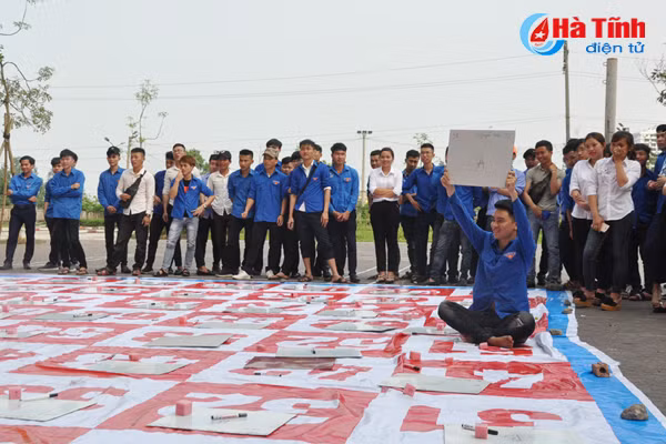 sinh vien truong cd cong nghe ha tinh rung chuong vang bao ve moi truong