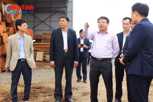 cum cong nghiep can gan san xuat voi thuong mai dich vu va du lich