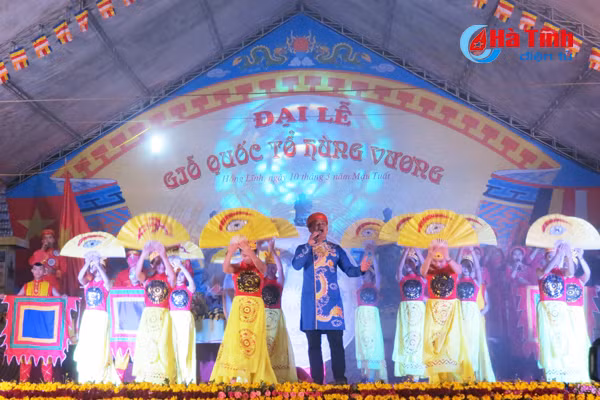 dac sac dem hoi tieng hat tu coi nguon