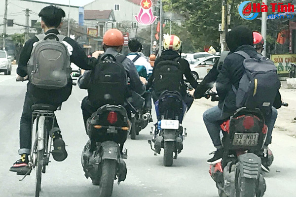 nhan nhan hoc sinh thi xa ky anh vi pham luat giao thong