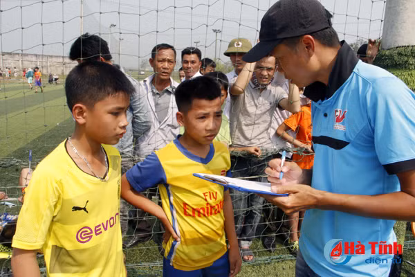 4 000 nam thieu nien ha tinh tham gia tuyen sinh vao pvf