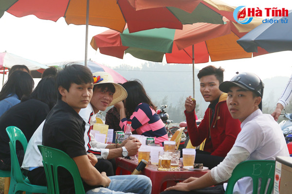 chua khai truong bien xuan hai da don ca nghin du khach