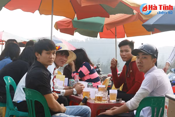 chua khai truong bien xuan hai da don ca nghin du khach