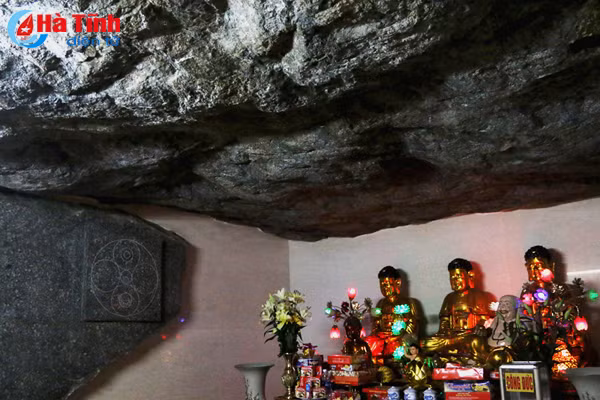 Photo: Độc đáo ngôi chùa nằm trong hang đá ở Hà Tĩnh