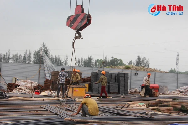 tren cong truong du an nha o xa hoi dau tien cua ha tinh