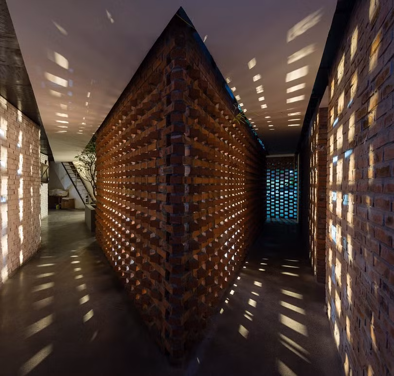 khach san o trung tam thanh vinh noi bat tren bao nuoc ngoai