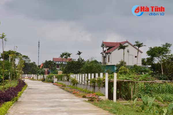 hien dat mo duong dai cong truong o thi tran cam xuyen