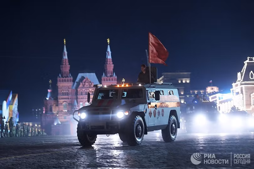 can canh dan vu khi toi tan dien tap duyet binh tai quang truong do