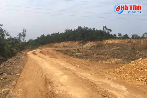 Chính quyền xã Thượng Lộc làm ngơ cho khai thác đất “lậu”?