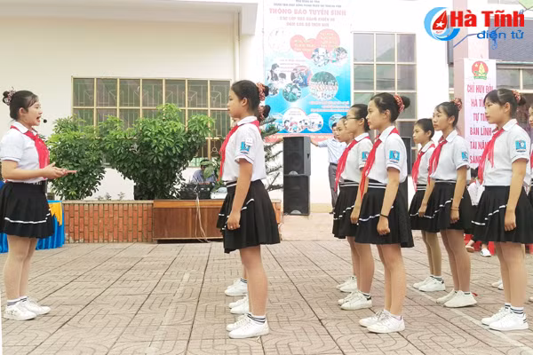 13 chi huy doi gioi cap tinh duoc trao thuong