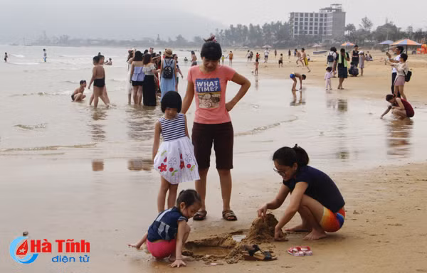 photo thoi tiet khong thuan khach van nuom nuop den thien cam