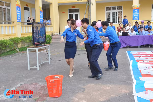 sinh vien truong cd cong nghe ha tinh rung chuong vang bao ve moi truong