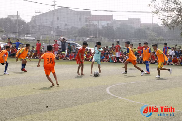 4 000 nam thieu nien ha tinh tham gia tuyen sinh vao pvf