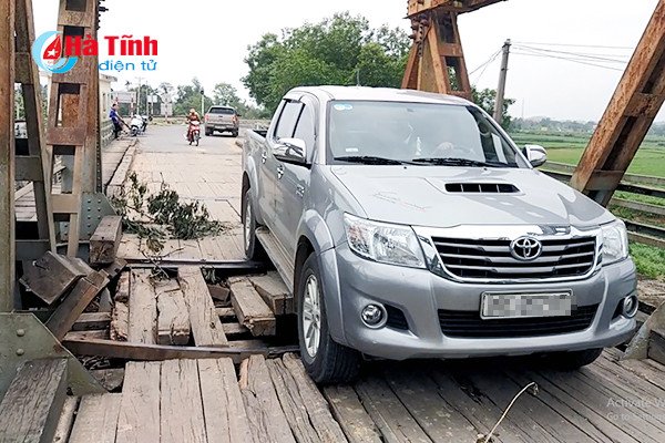 video nin tho qua cau loc yen