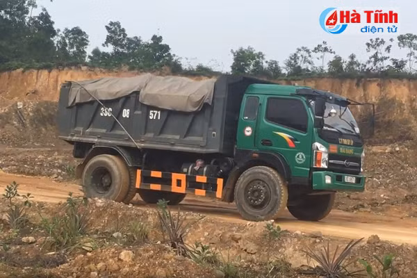 Chính quyền xã Thượng Lộc làm ngơ cho khai thác đất “lậu”?