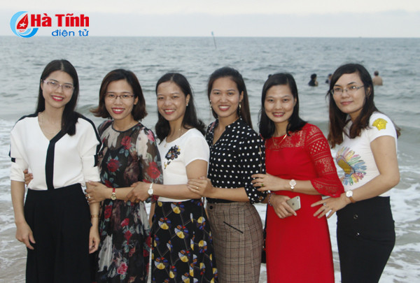 photo thien cam soi dong sau le khai truong du lich bien