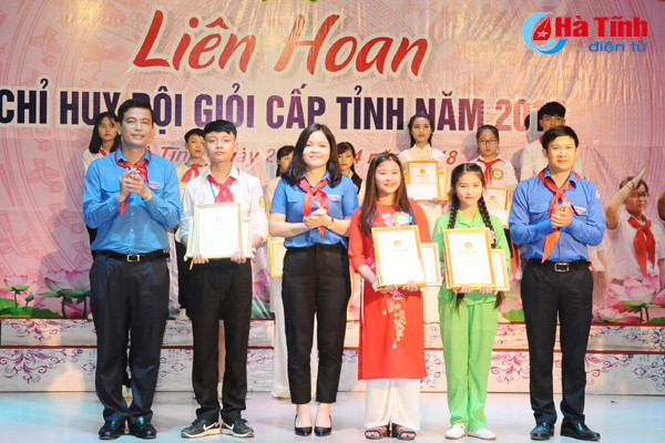 13 chi huy doi gioi cap tinh duoc trao thuong